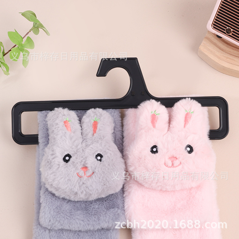 Plastic tape, white towel rack, scarf rack, multi-functional supermarket storage rack, thickened silk scarf hook, wholesale black Application Scenario