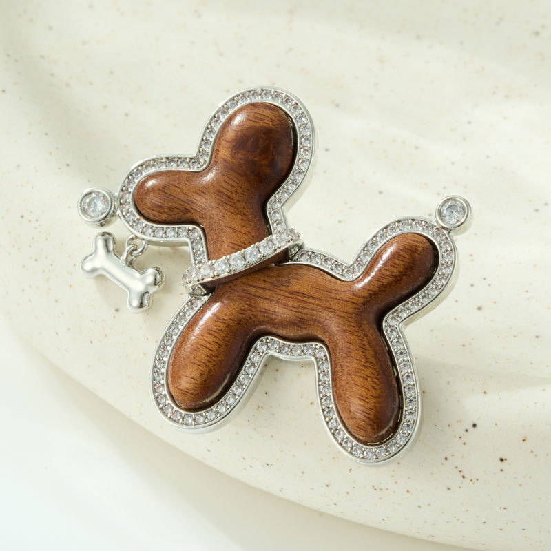 Original design, cute wooden puppy brooch, fashionable and high-end copper alloy inlaid zircon pin, best-selling women's clothing accessories Application Scenario