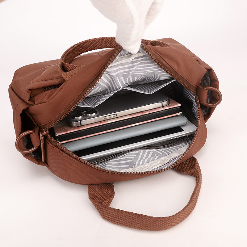 Crossbody bag, women's bag, large-capacity handbag, new lightweight nylon handbag, cross-border Application Scenario