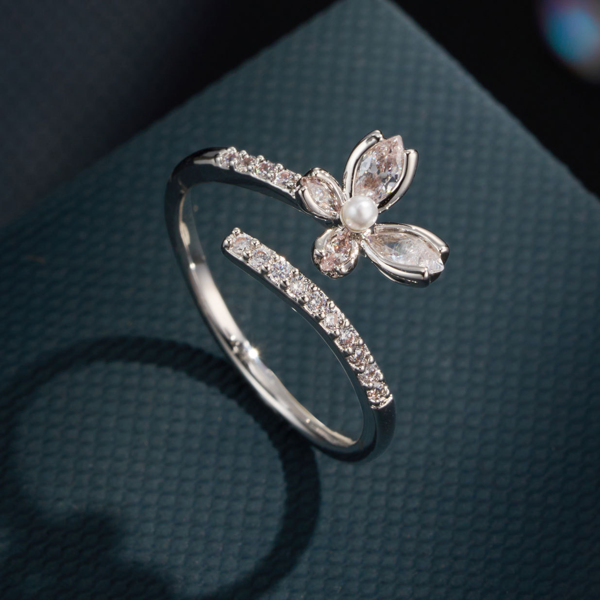 Estilo francés viento suave mariposa anillo abierto aleación de cobre chapado de oro real micro zirconia incrustado anillo ajustable