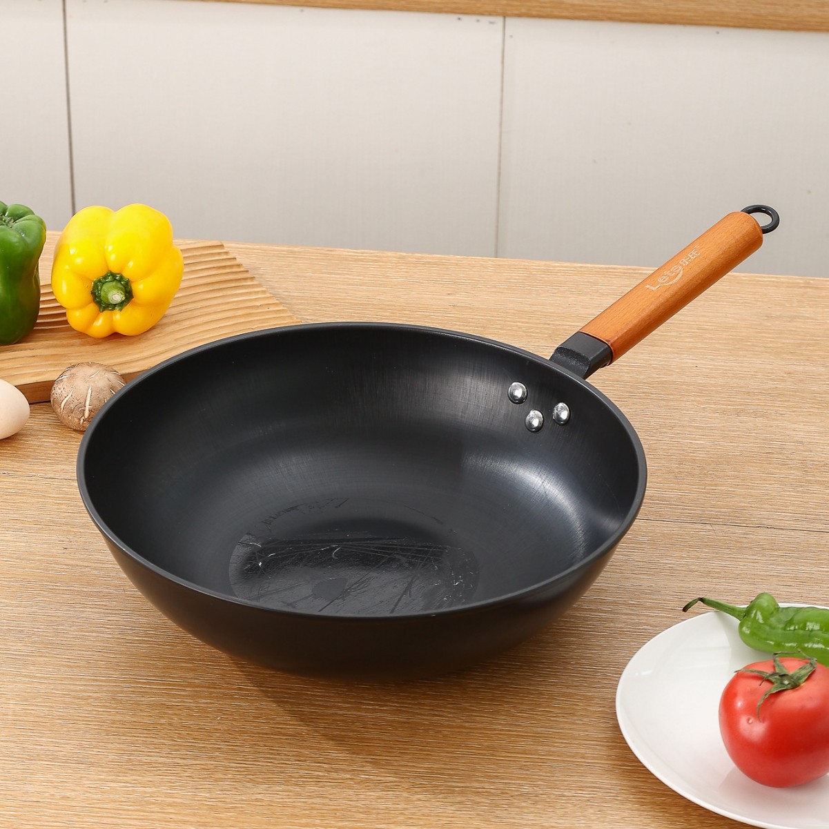 乐氏精制铸铁真不锈炒锅工厂批发不易粘锅不易生锈铁锅超市同款锅产品图