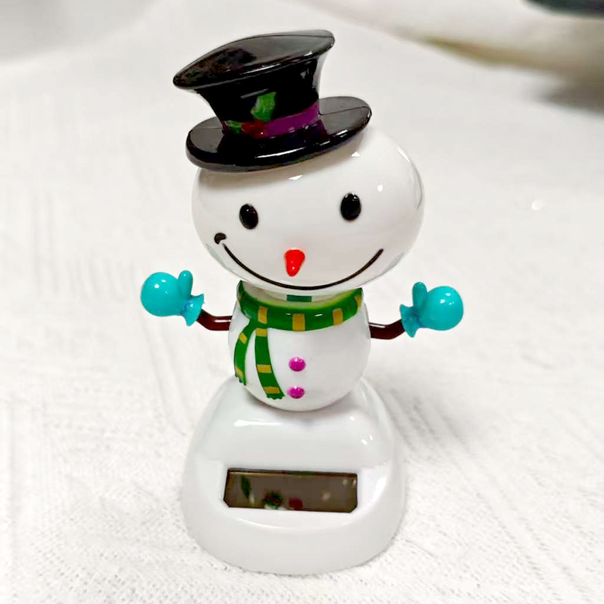 Cross-border new solar automatic rocker, Christmas holiday gifts, black hat, scarf, snowman ornaments are available for wholesale Specification image