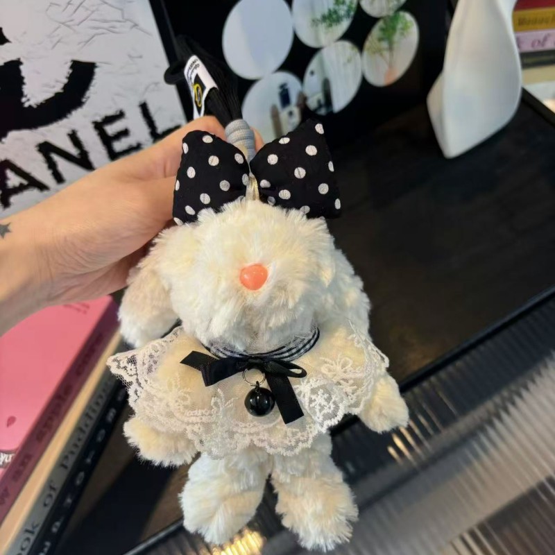 Factory direct supply of plush toy pendants with drooping ears, creative Bonnie long-eared rabbit bag, keychain, crossbody back clip Application Scenario