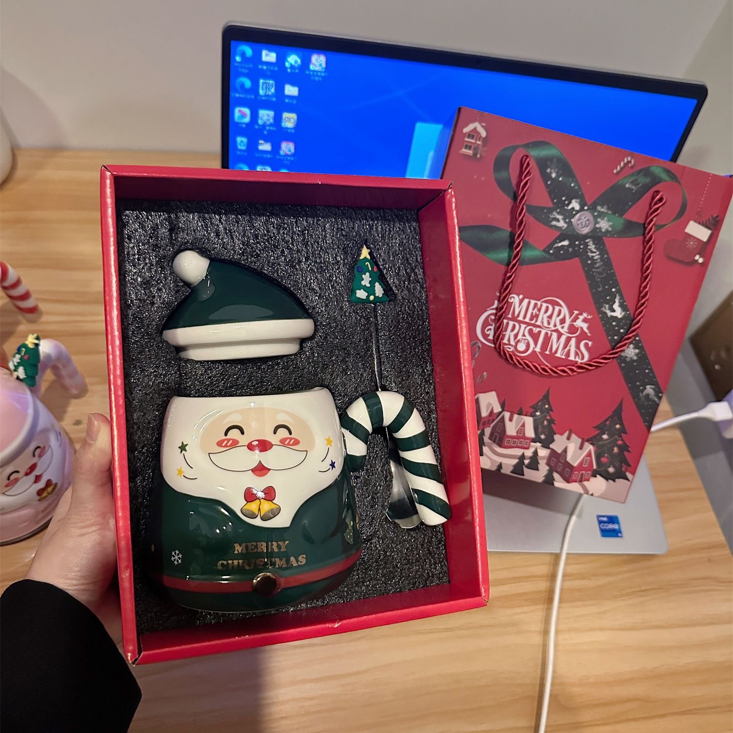 Festival cartoon Santa Claus ceramic cups, ins creative water cups, cute mugs, foreign New Year gift cups Specification image