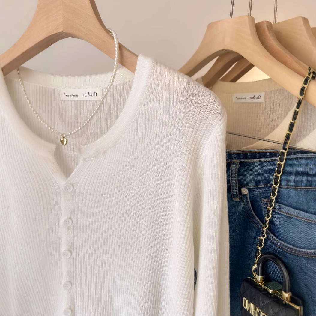 A short woolen cream-colored knitted coat for women, a long-sleeved cardigan for spring and autumn, and a chanel-style innerwear with a base layer Specification image