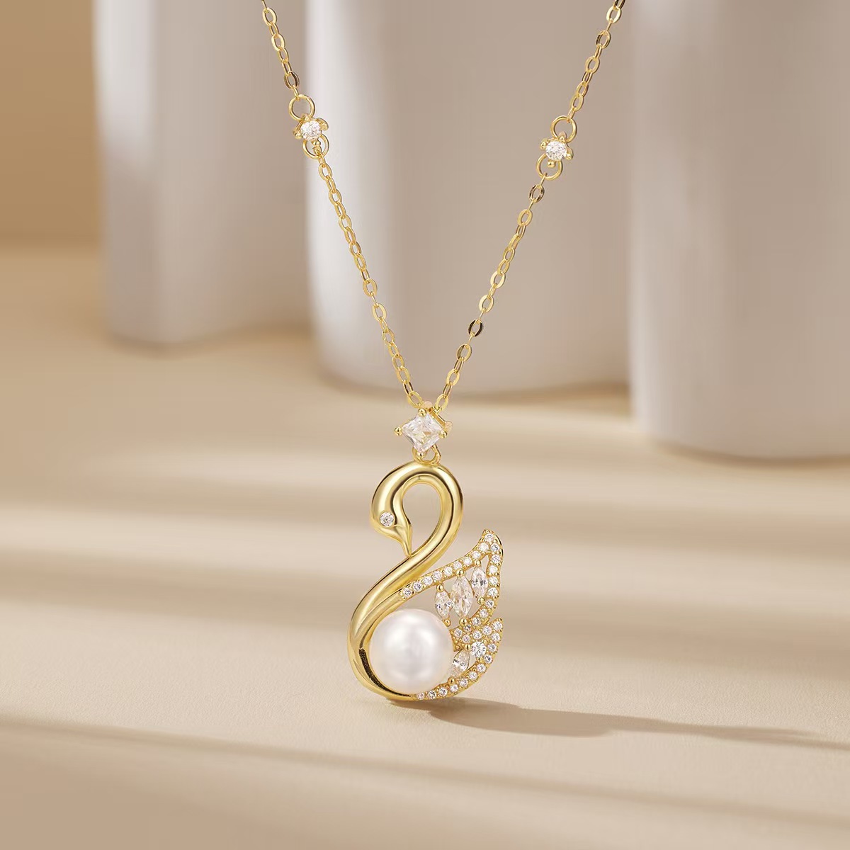 新款珍珠天鹅吊坠项链小众轻奢高级感小天鹅女生锁骨链