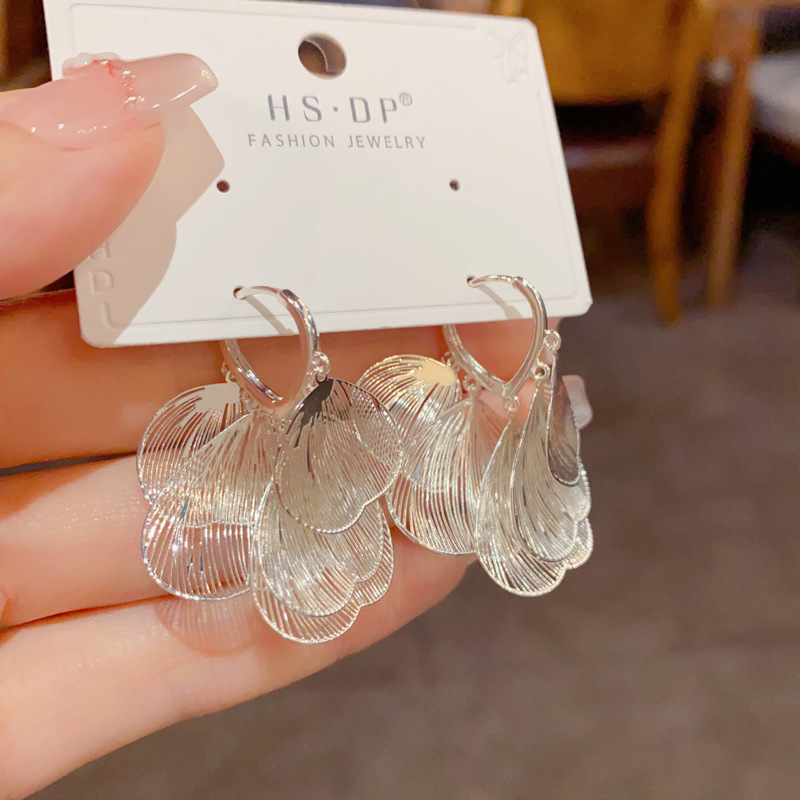 欧美复古夸张金属镂空银杏叶耳扣气质时尚简约个性独特设计感耳坠详情图2