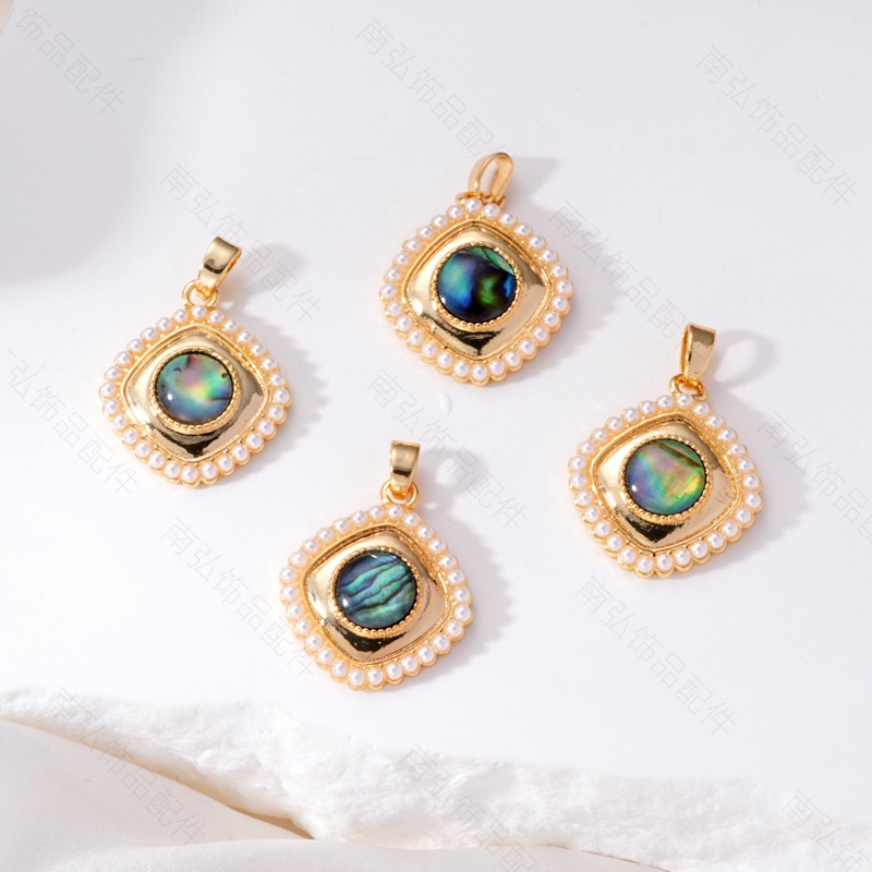 European and American cross-border square fashionable pendant inlaid with shell pearls, niche design, elegant and versatile pendant chain for women details Picture
