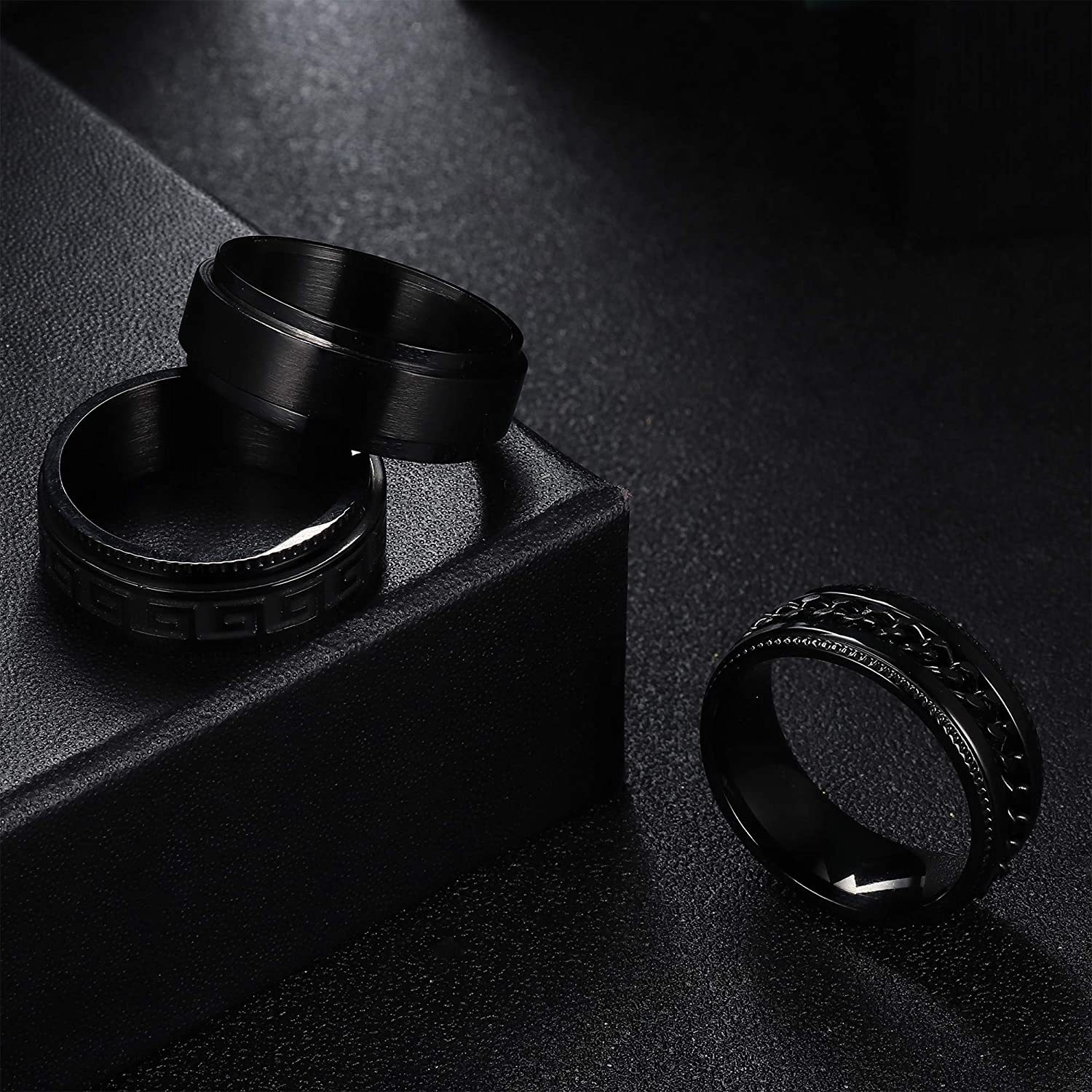 Amazon's best-selling men's titanium steel ring, black electroplated three-piece set, rotating ring, rotating stress-relieving accessory Application Scenario