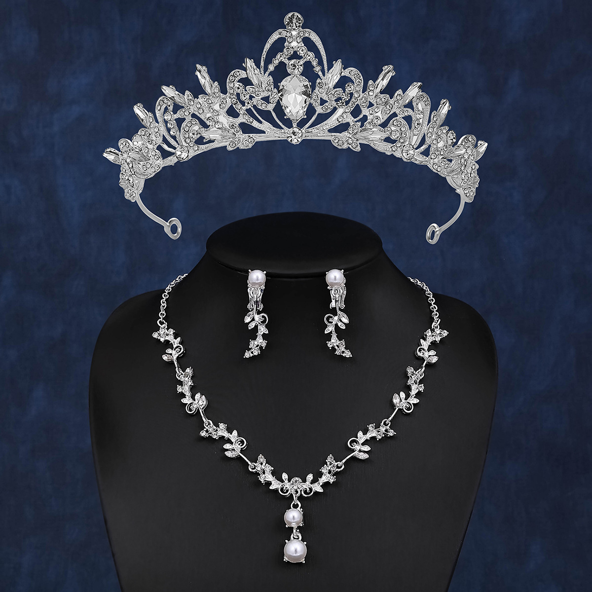 Fashionable handcrafted bride chain, Korean-style bride accessories, high-end wedding three-piece set, diamond crown necklace, earrings Specification image