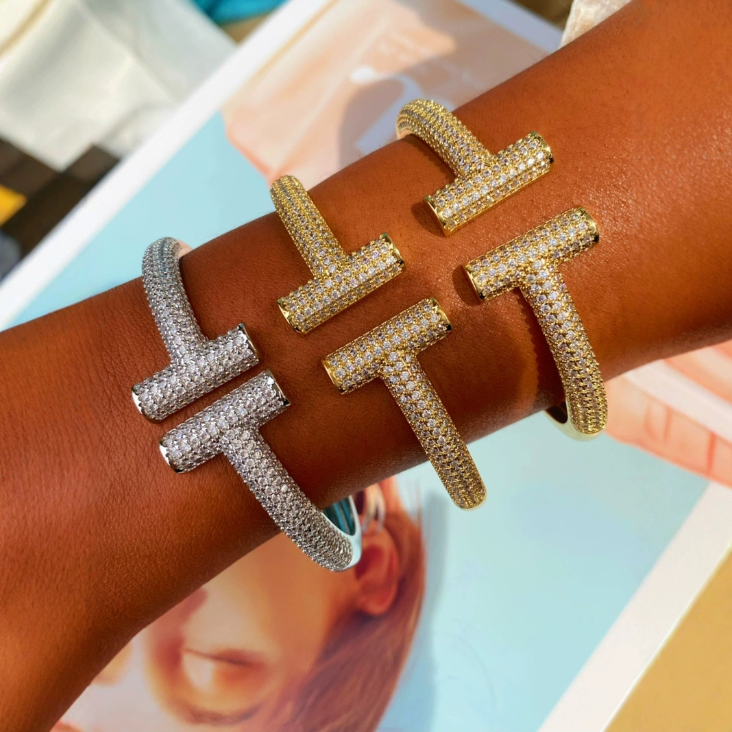 Exquisite, unique and niche full diamond bracelet, cold opening diamond bracelet, fashionable, simple and high-end ladies' ring bracelet full figure