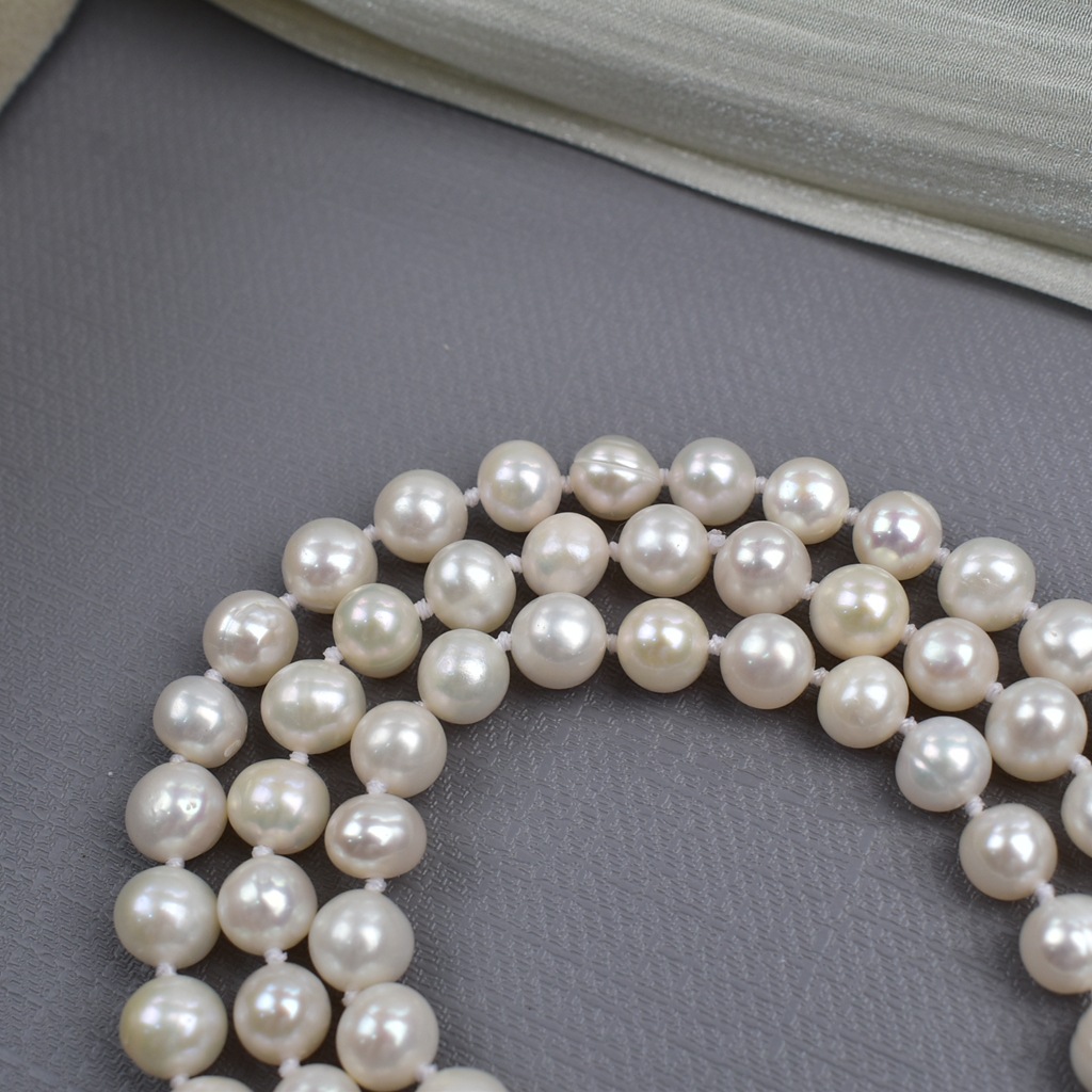 Long sweater chain cheongsam knot pearl necklace sweater chain natural freshwater pearl necklace elegant and simple style details Picture