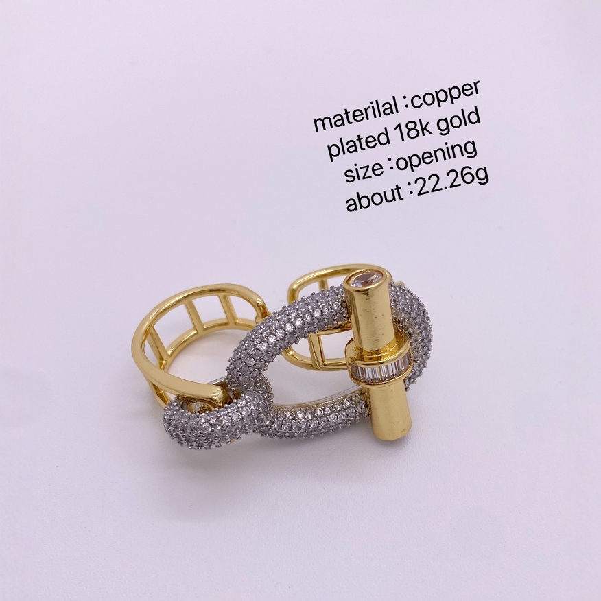 Cross-border new horizontal bar ot series ring and bracelet set, pig nose light luxury copper inlaid zircon bracelet ring Application Scenario