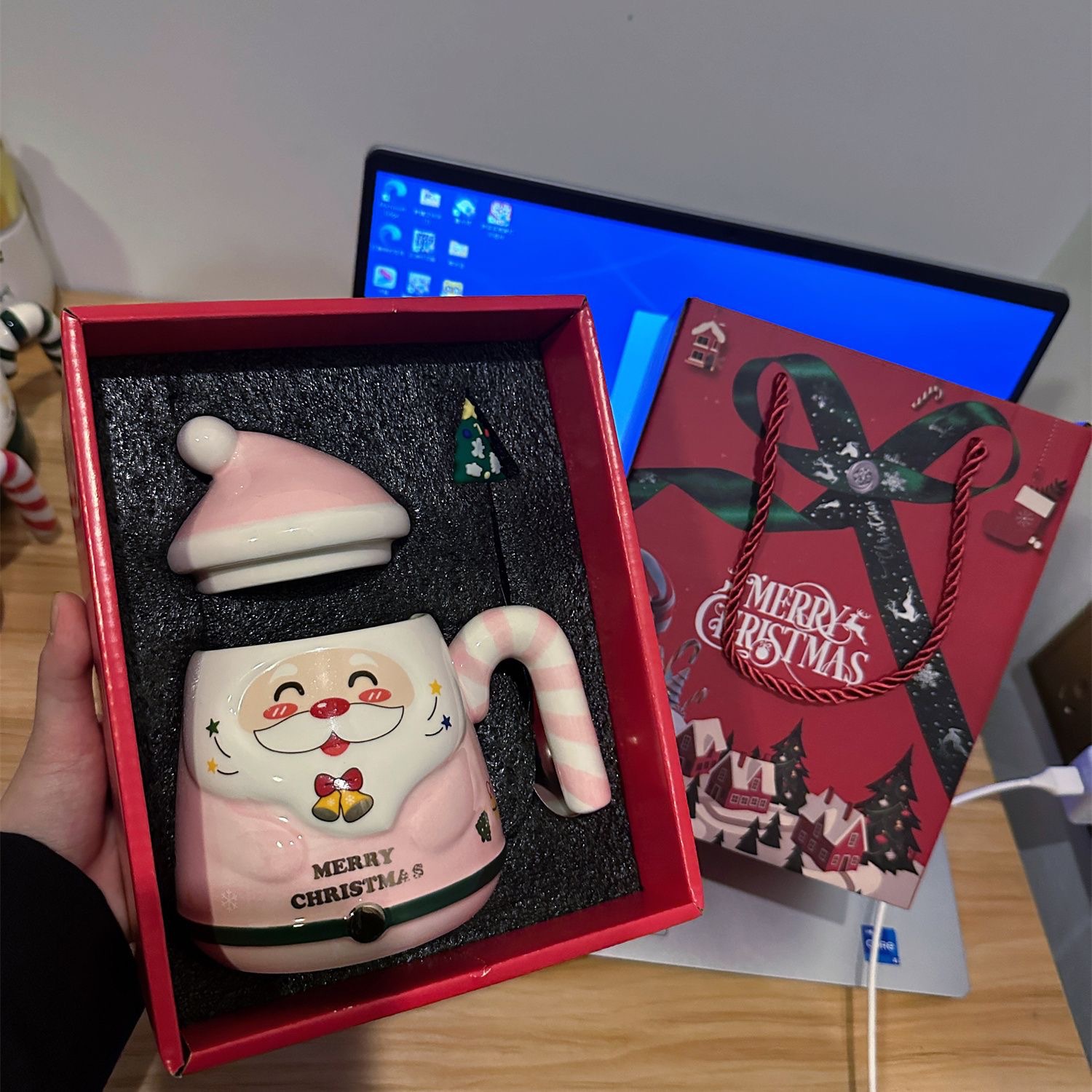 Festival cartoon Santa Claus ceramic cups, ins creative water cups, cute mugs, foreign New Year gift cups Application Scenario