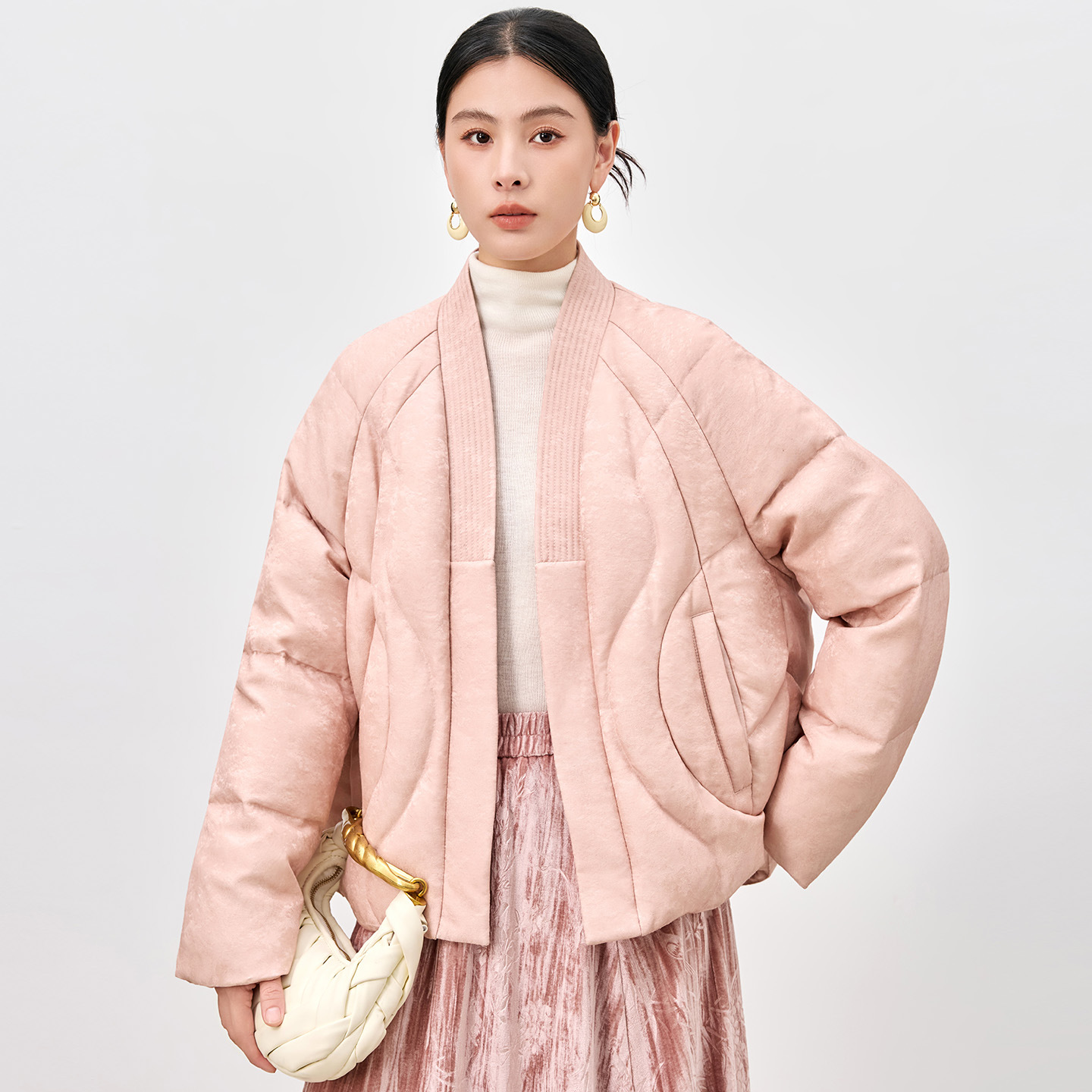 New loose cloud-shaped cream puffs for women's autumn and winter, thick and warm light luxury jacket for women 2113 Specification image