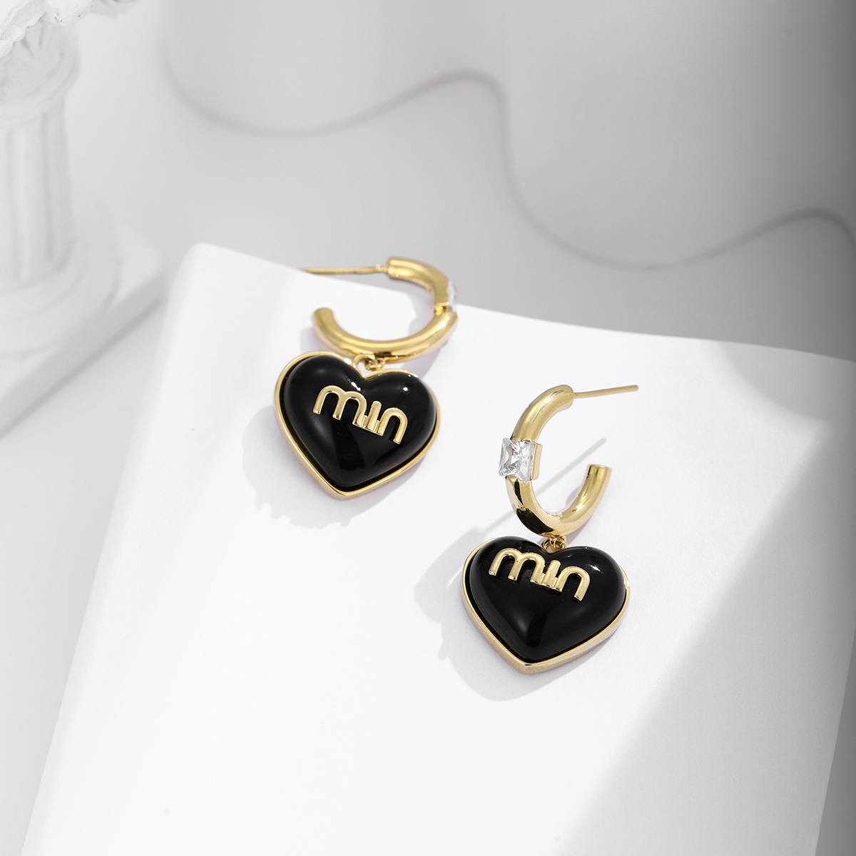 设计师新款925银针个性MIU耳环网红直播爆款耳饰爱心街定制来样产品图