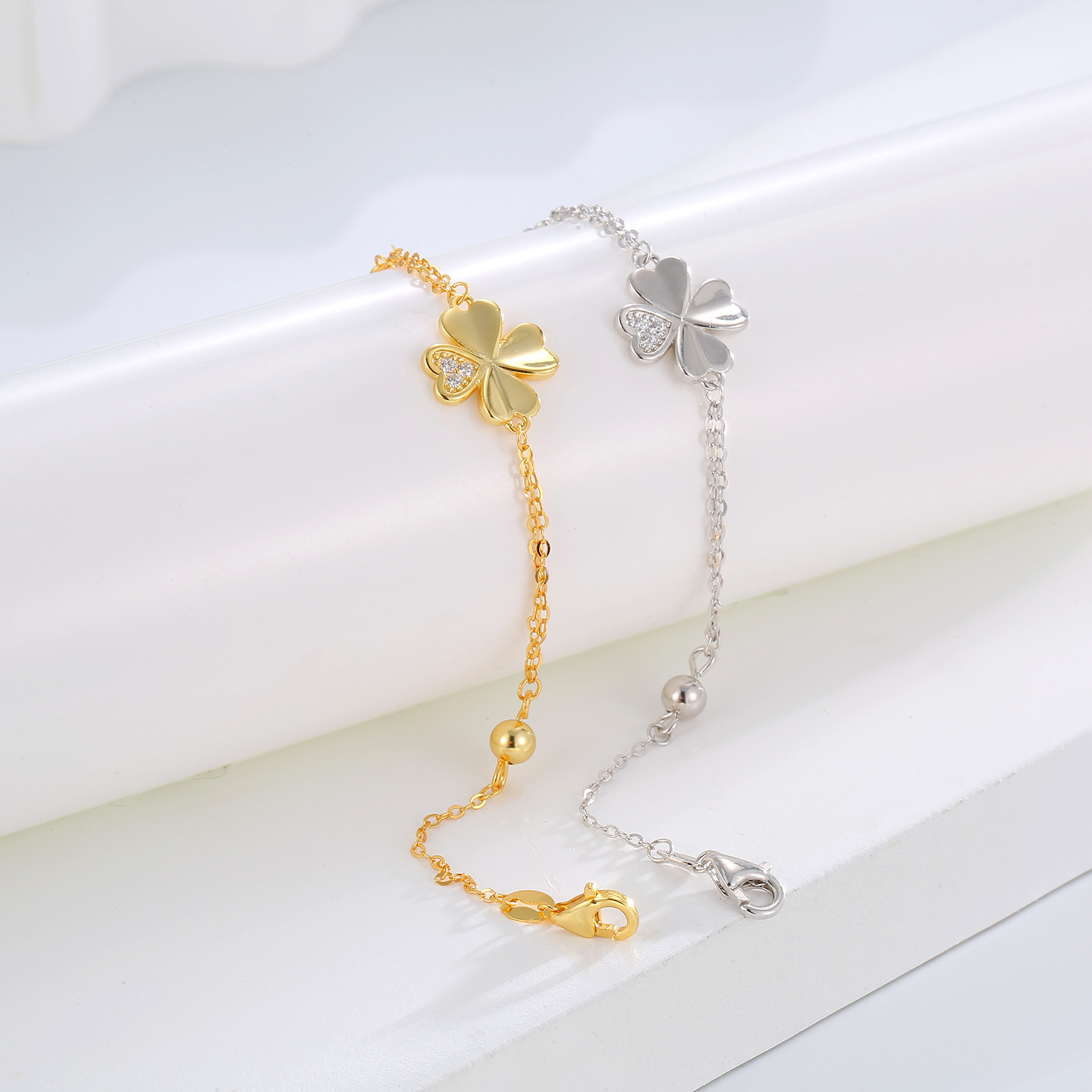 Lucky Four-leaf Clover bracelet with slightly inlaid plain silver fashion jewelry, forest-themed light luxury factory wholesale