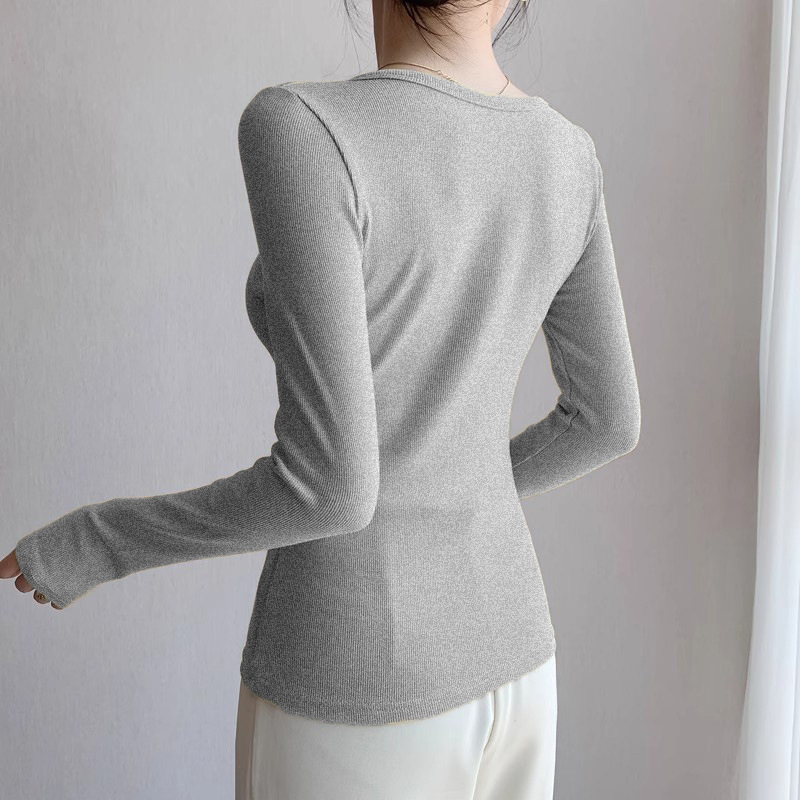 Wear a base layer of a women's overcoat, pair it with a U-neck long-sleeved shirt for autumn and winter, and wear a T-shirt with a fitted large neckline and a threaded top for spring and autumn Specification drawing