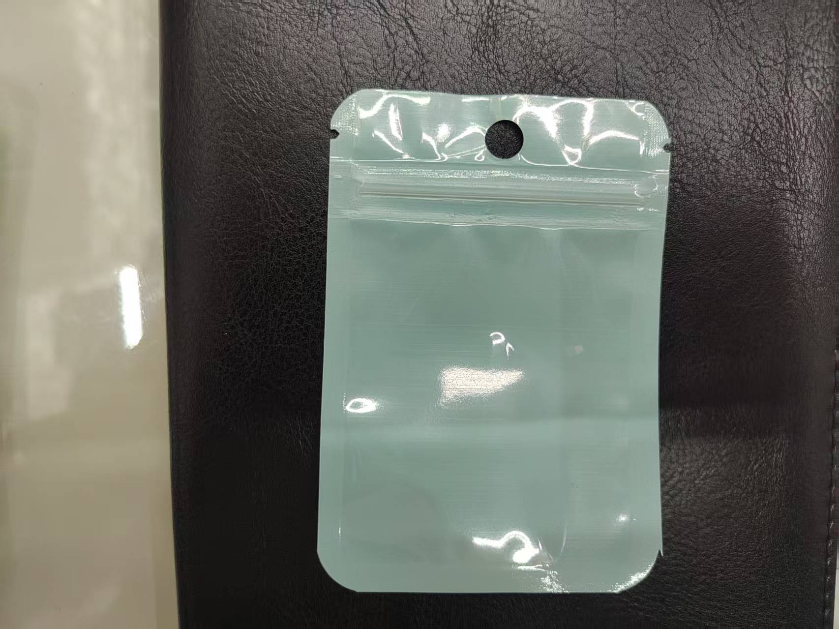 The colored macaron composite pearlescent bone bag can support up to 100 pieces per piece in stock Specification drawing