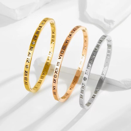 Cross-border European and American jewelry, titanium steel non-fading women's rose gold Roman numeral bracelet, hollowed-out personalized diamond-encrusted bracelet full figure