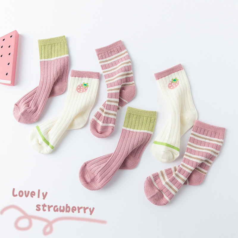 Girls' cotton socks for autumn and winter, breathable children's socks, cute strawberry Korean princess socks, mid-calf socks for big kids details Picture
