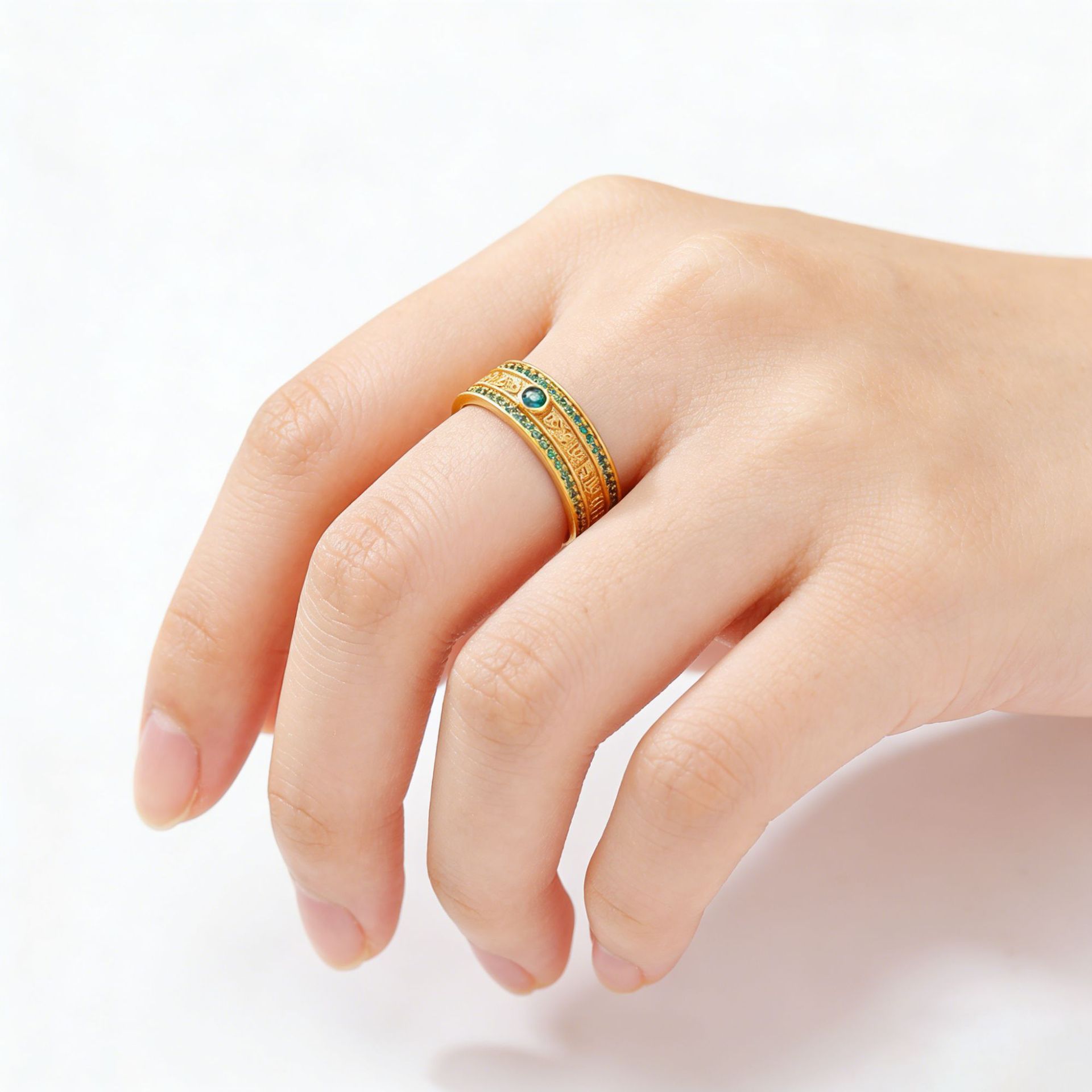 Hyacinth ancient sand gold cut women's retro Hong Kong-style light luxury green zirconium high-end open ring 2025 New trendy index ring Specification image