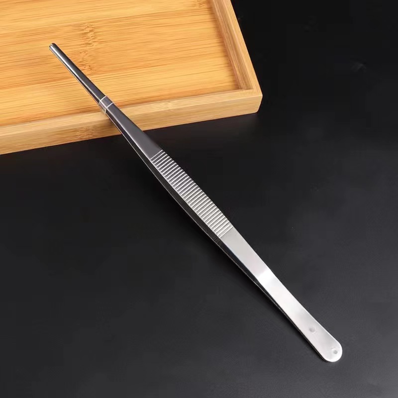 Wholesale stainless steel tweezers, straight-head iron tweezers, dressings, household thickened toothed anti-slip clips, round-head tweezers in stock Application Scenario