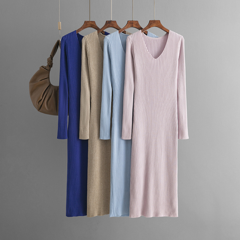 V-neck knitted dress for women in autumn and winter: straight-cut, slimming, long-sleeved, ripped, slit, knee-length sweater dress full figure
