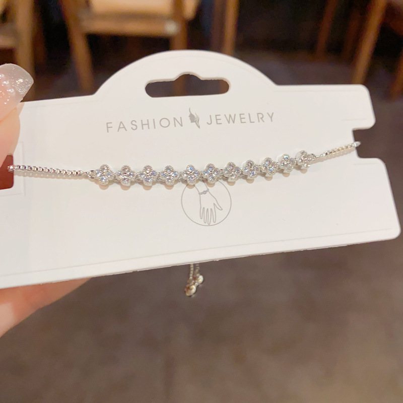 Korean version exquisite, fashionable, versatile, super shiny, full diamond four-leaf flower bracelet, niche style, light luxury and high-end jewelry wholesale Specification image