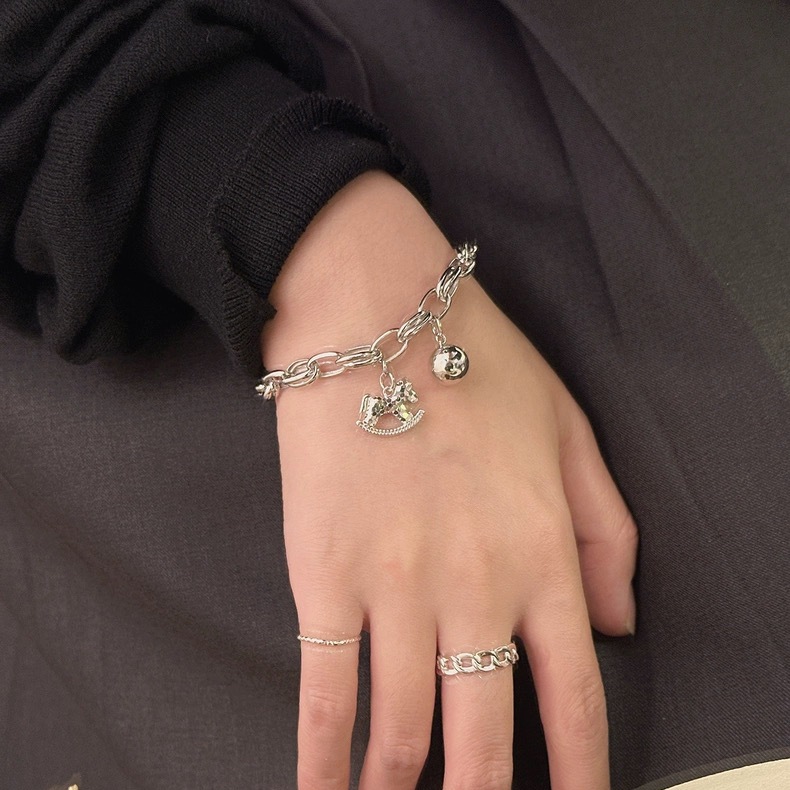 This all-body S925 sterling silver 12.3 crushed ice wooden horse bracelet is a niche design for women. It's a light luxury and high-end gift that will make you rich right away Item Picture