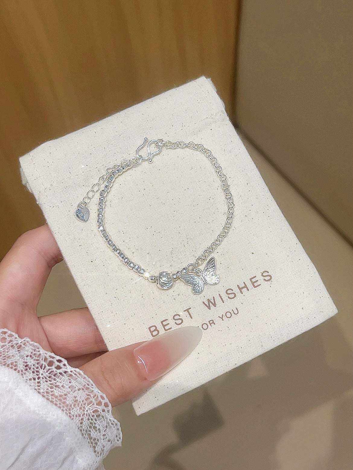 New butterfly light luxury, niche and high-end women's bracelet, versatile gift accessory, copper-plated Miao silver, Tibetan silver jewelry wholesale Item Picture