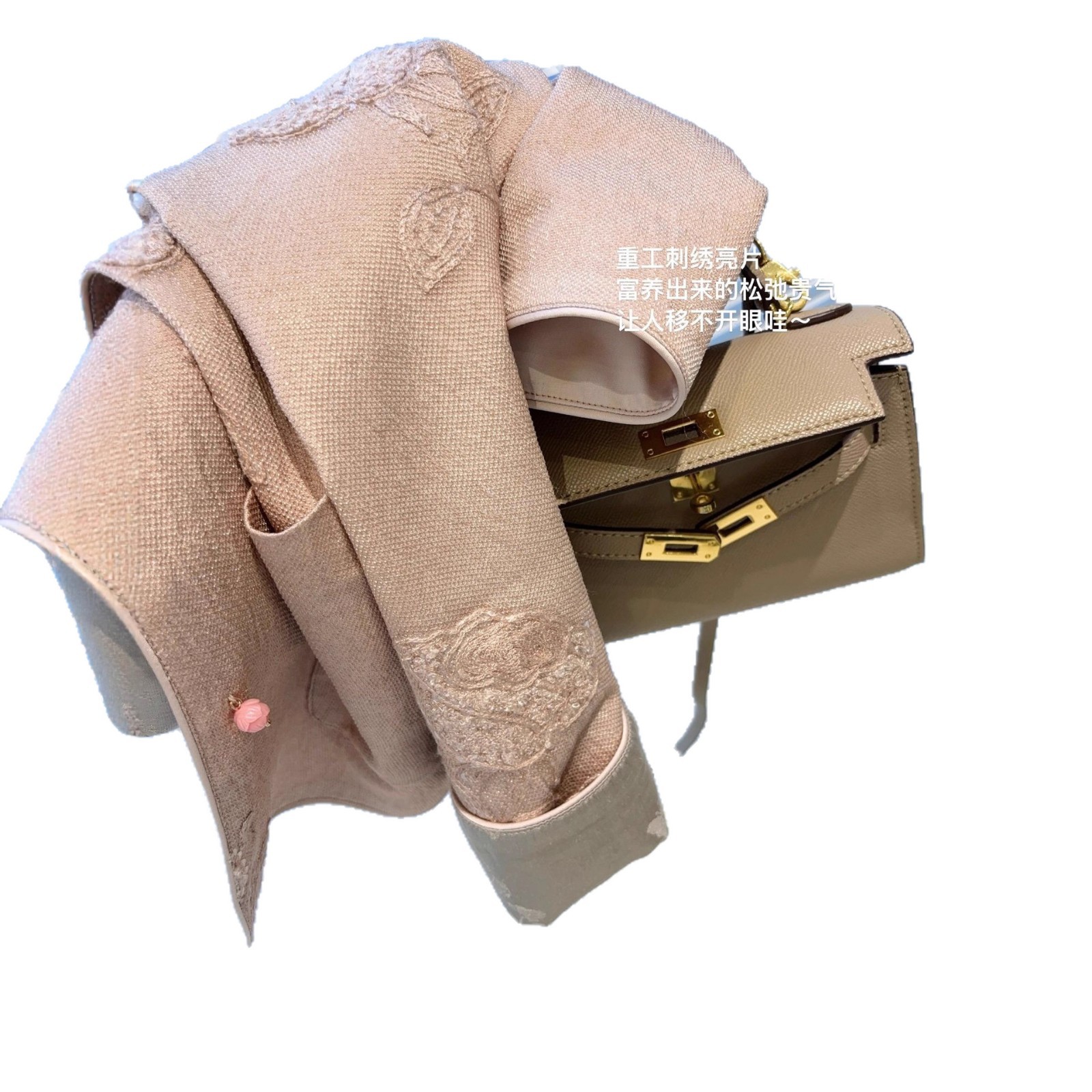 The 2025 new youthful version of the new Chinese-style women's blouse, a stylish pink embroidered jacquard cardigan for women in autumn Item Picture