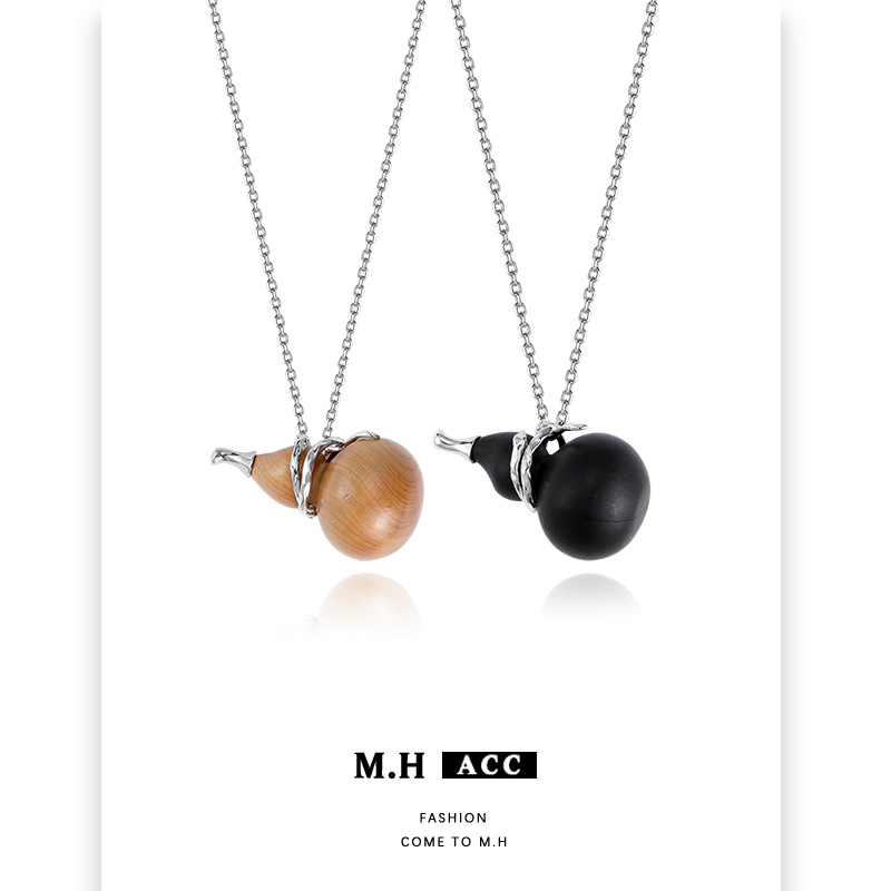 Original design wooden gourd pendant necklace, women's unique and high-end style, Fulu sweater chain, versatile and auspicious collarbone chain