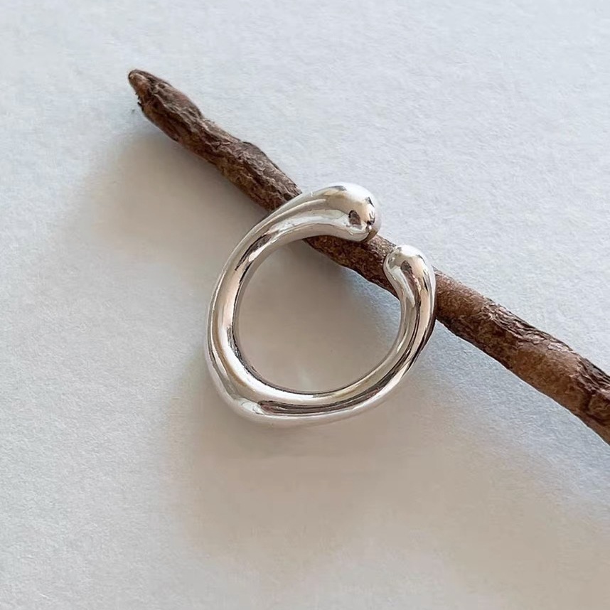 Korean version s925 pure silver solid geometric smooth water droplet-shaped irregular ring, versatile and minimalist ring Specification image