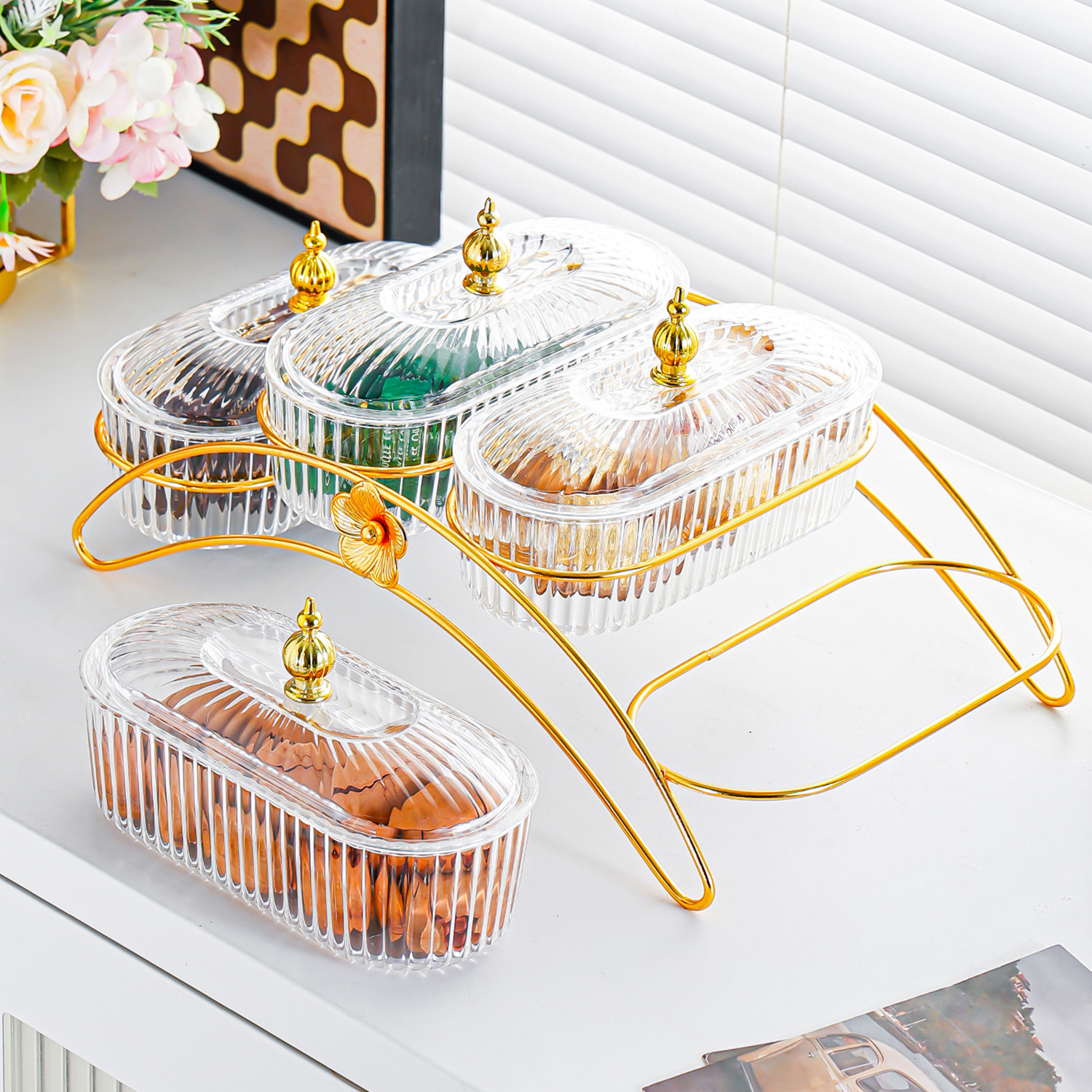 Light luxury dried fruit plate, fruit platter, light luxury household snack plate, ironwork rack, commercial and hotel snack plate, compartments fruit plate Application Scenario