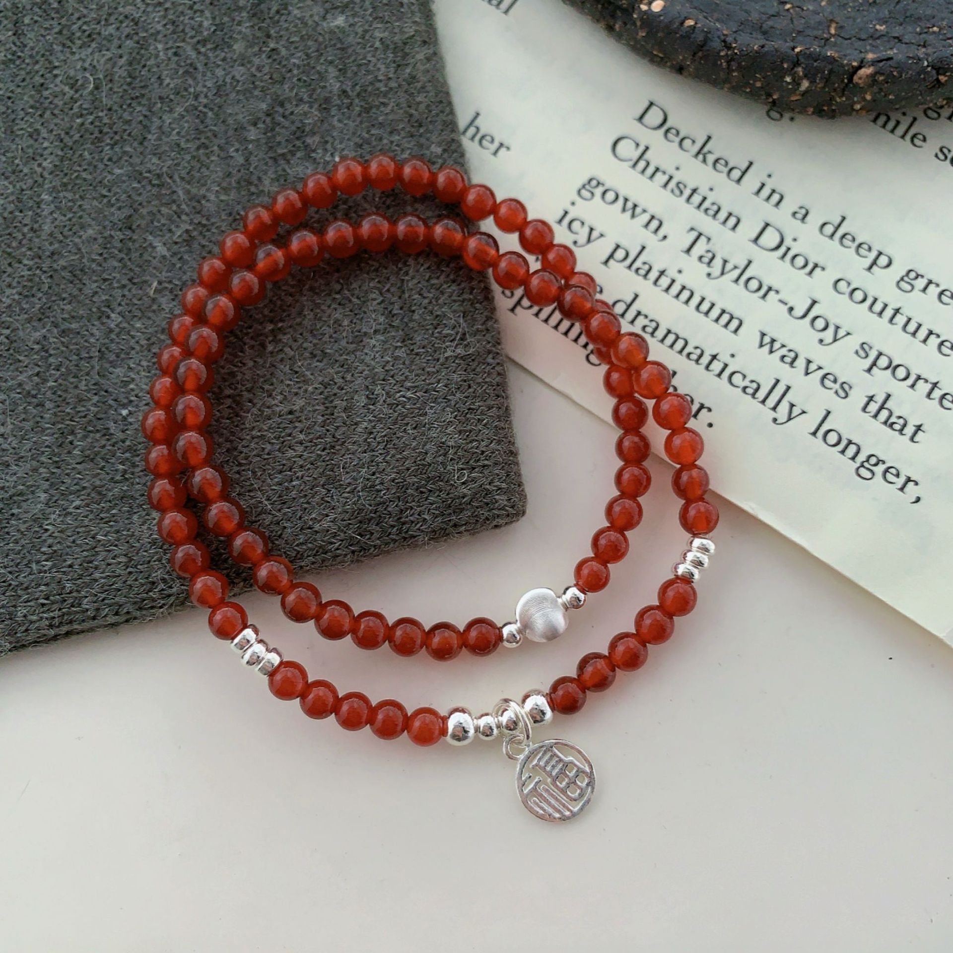 S925 sterling silver 11.27 Fupai red agate cat eye bead bracelet for women, a new Chinese-style niche high-end double-loop bracelet Specification image