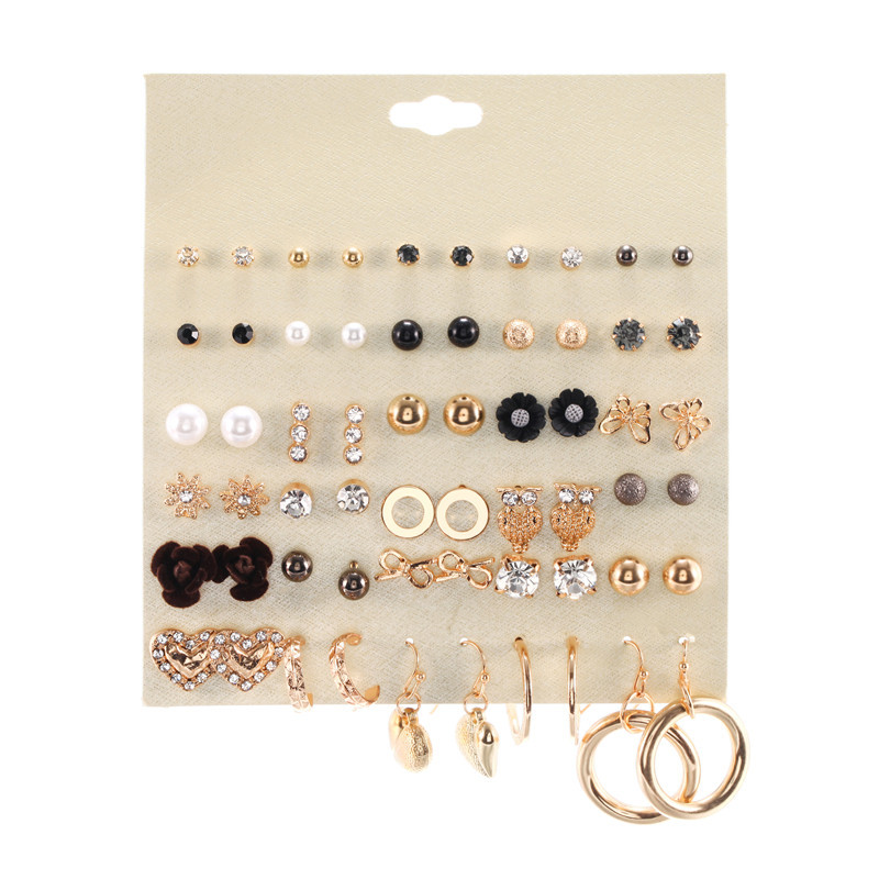 Wholesale of 30 pairs of different combinations of European and American trends, Korean style Instagram earrings, high-quality earrings and stud earrings for women Application Scenario