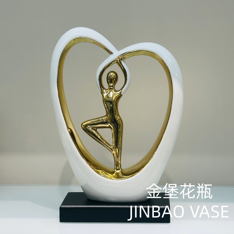 A light luxury sex heart-shaped creative electroplated home decoration piece, TV cabinet, desktop decoration, couple's wedding gift Specification image