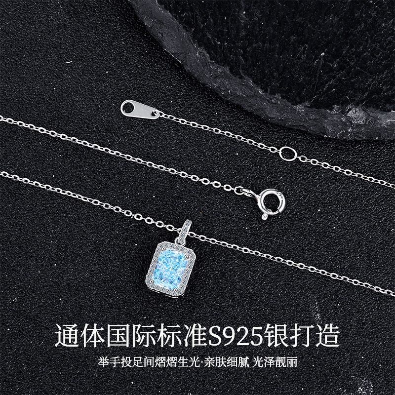 A new cross-border necklace from Europe and America, a super sparkling square zircon women's necklace, 2026 new style, elegant collarbone chain, sugar cube details Picture