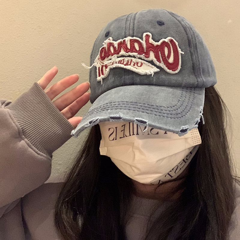 American retro distressed baseball cap for women, washed-out, ripped denim wide-brimmed baseball cap, face-showing small cap details Picture