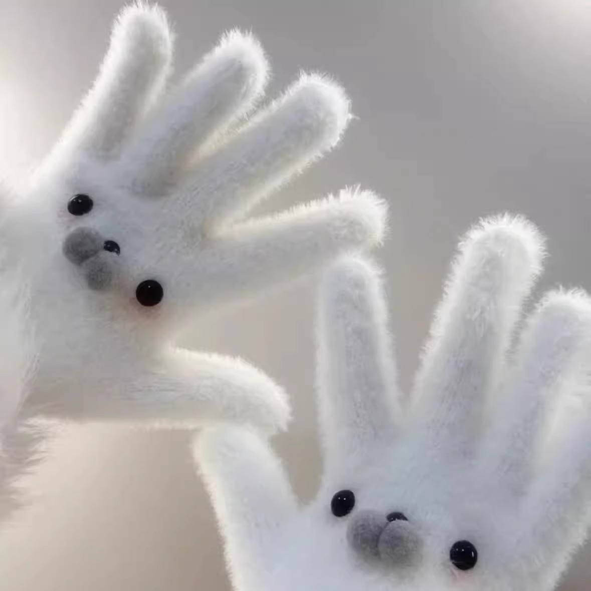 Seal-shaped plush gloves, thickened for winter warmth protection, are perfect for girls' daily cycling and taking photos, creating an atmosphere Application Scenario
