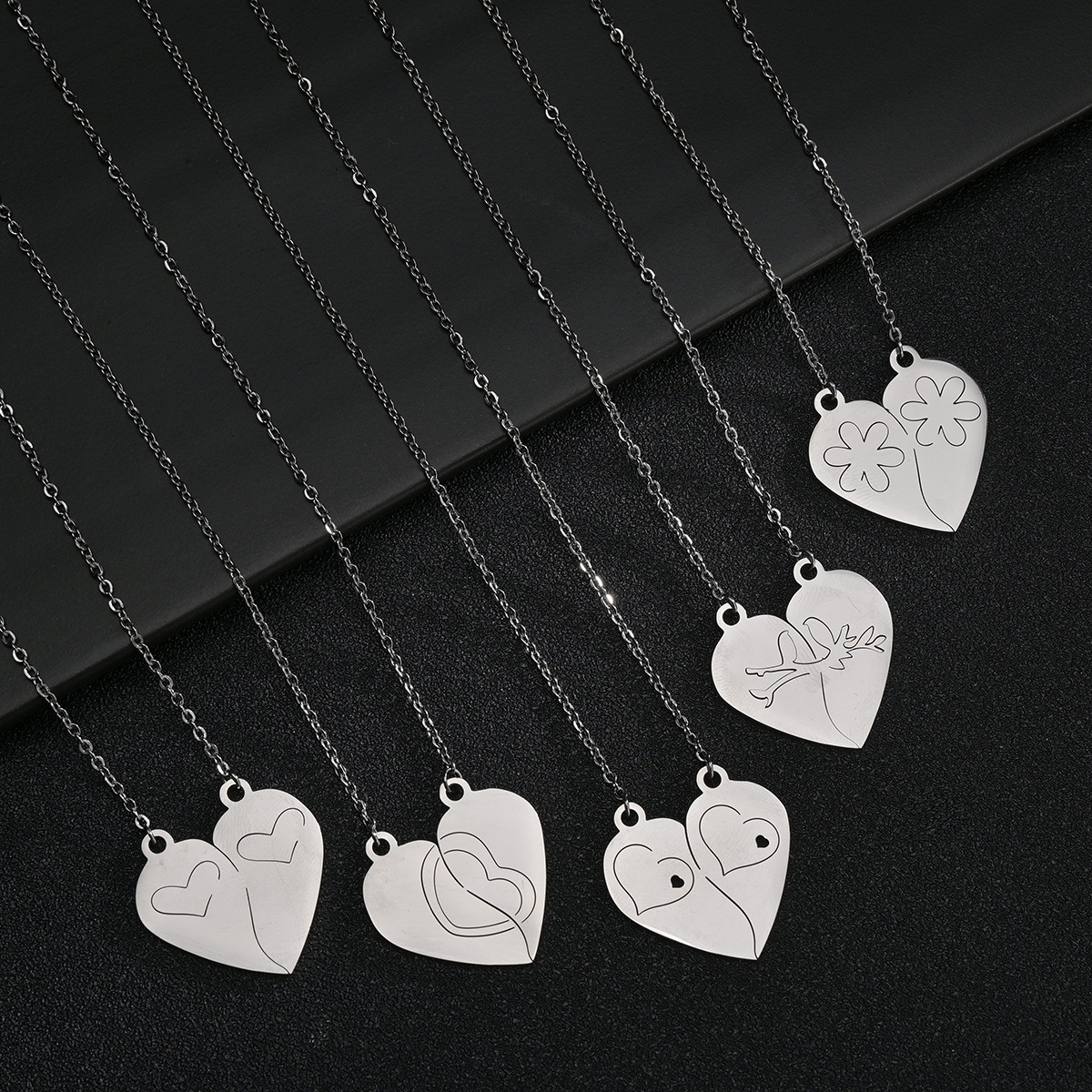 New popular couple necklaces in Europe and America, heart-shaped double-piece pendants, non-fading stainless steel jewelry factory wholesale Specification image
