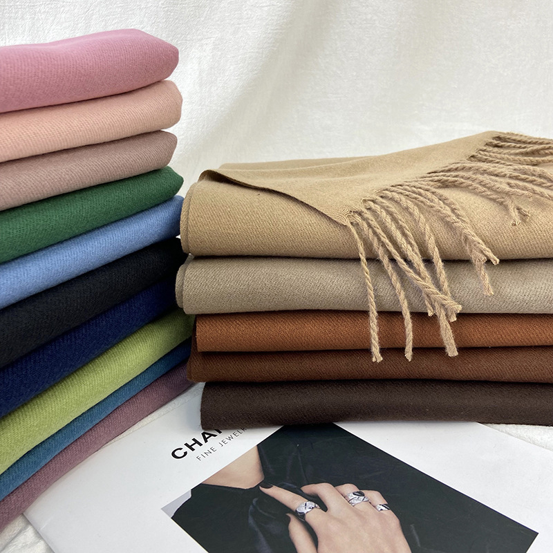 One-piece delivery of new autumn and winter solid-color scarves, Japanese and Korean imitation cashmere scarves, women's high-end warm shawls, Chinese red year-end party scarves, wholesale from street stalls Specification image