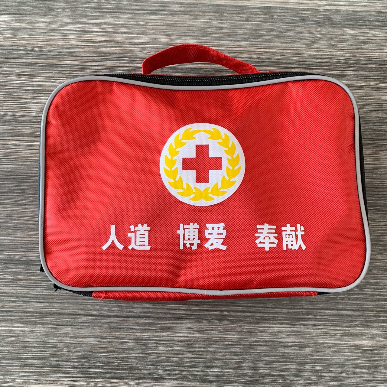 Customized Red Cross first aid kit, humanitarian love and dedication training kit, emergency toolkit with LOGO printing