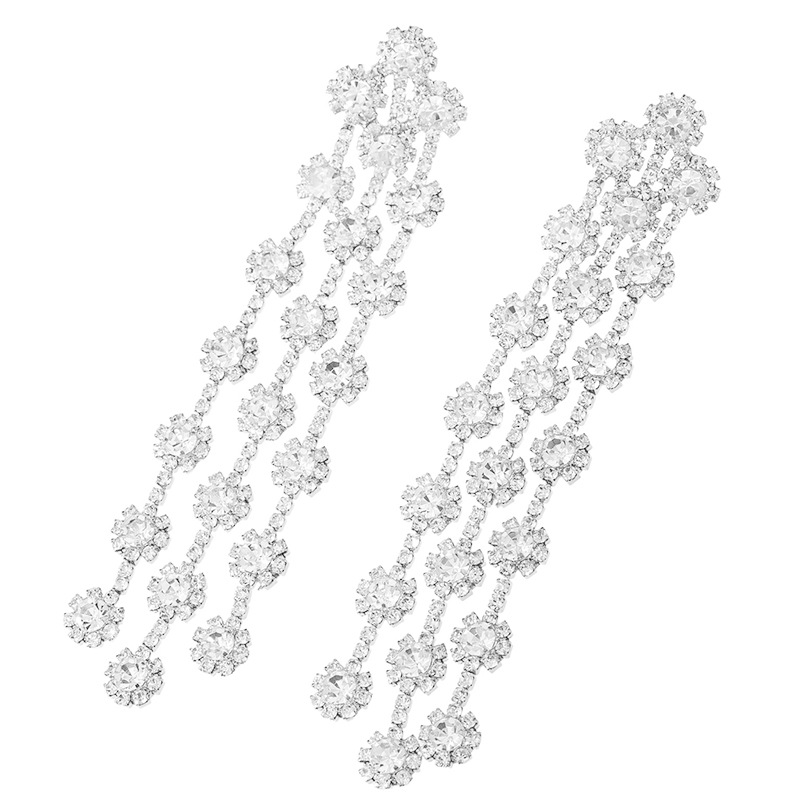 Cross-border European and American personalized tassel long earrings, diamond-encrusted flower-shaped claw chain earrings, trendy and fashionable earrings, elegant and feminine accessories Application Scenario