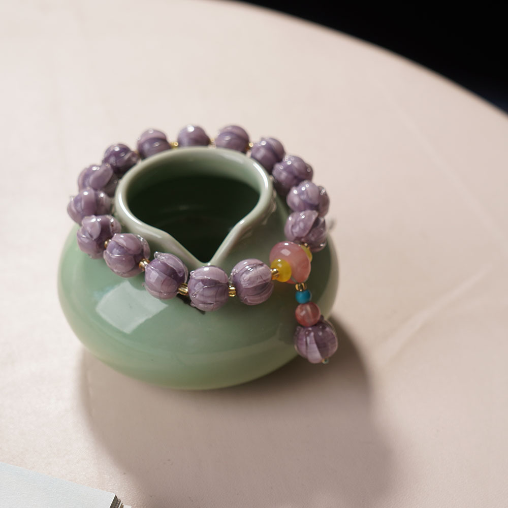 The new Mu Shan purple glass bracelet with a female lotus pod in a cold and elegant style, a natural fluorite lion dance bracelet, is very popular Application Scenario