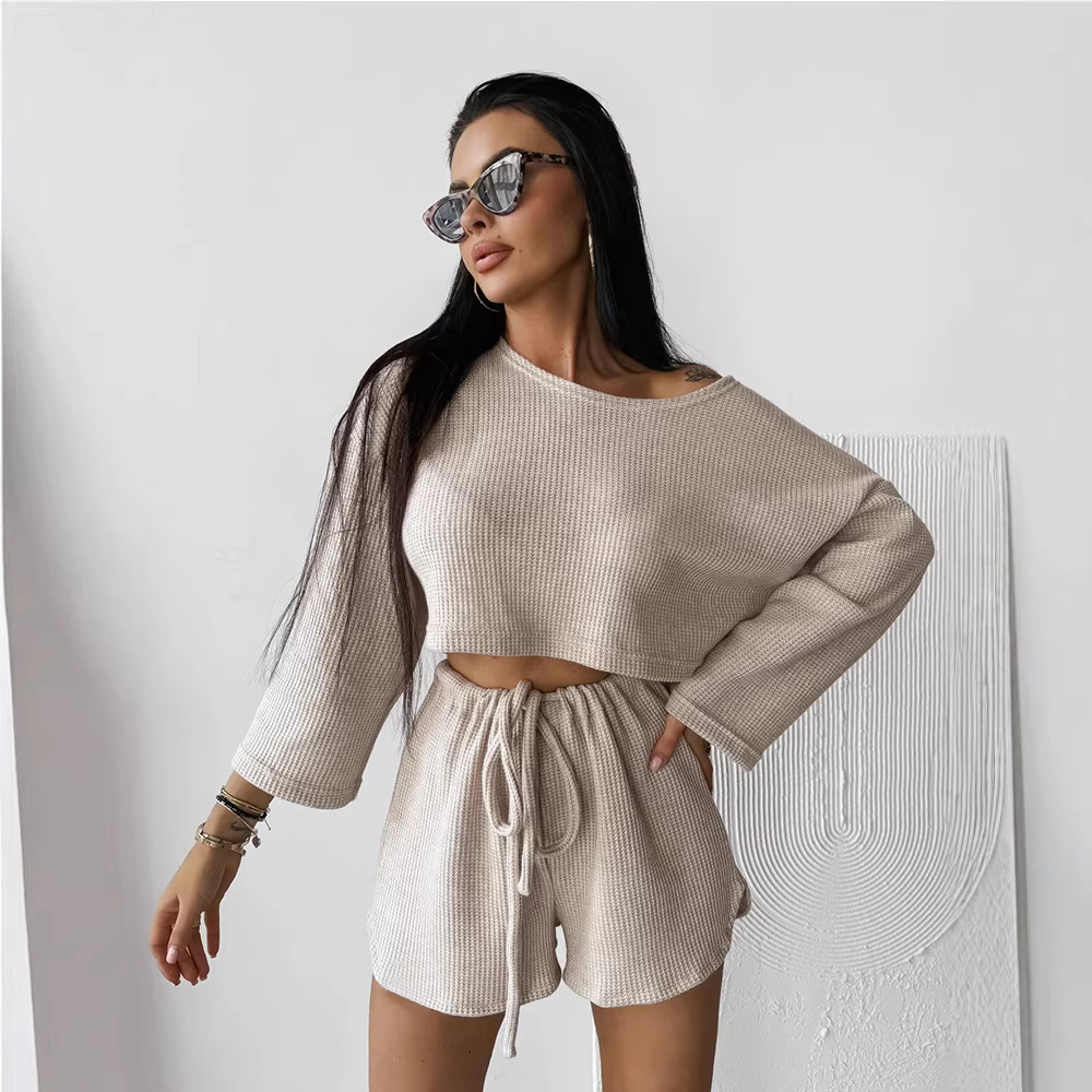 2026 European and American style casual loose sportswear set for women, long-sleeved round-neck top and shorts, two-piece solid color home wear full figure