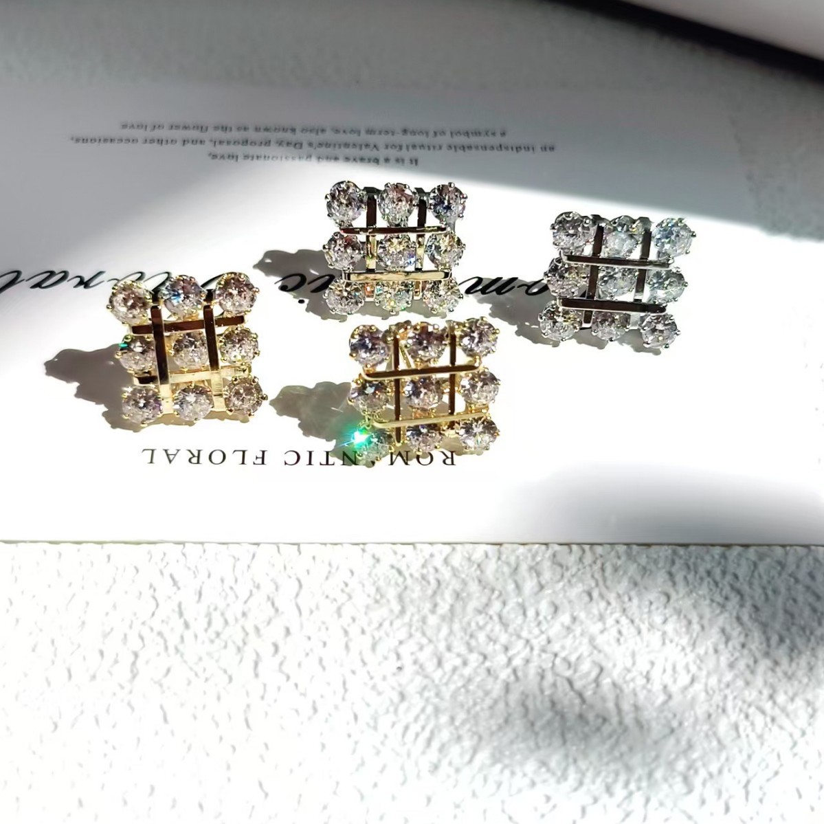 High-end and luxurious zircon square stud earrings for women, trendy and individualistic silver needle earrings, 2023 new style Application Scenario