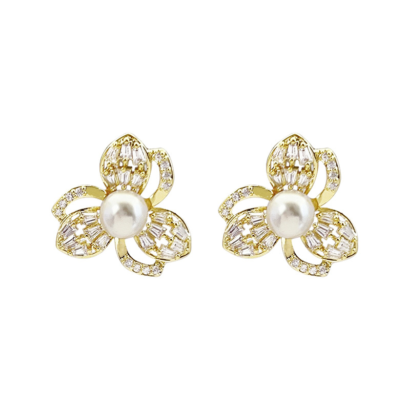 Silver needle zircon flower pearl earrings, French light luxury commuting ins stud earrings, exquisite, elegant and high-end earrings for women Item Picture