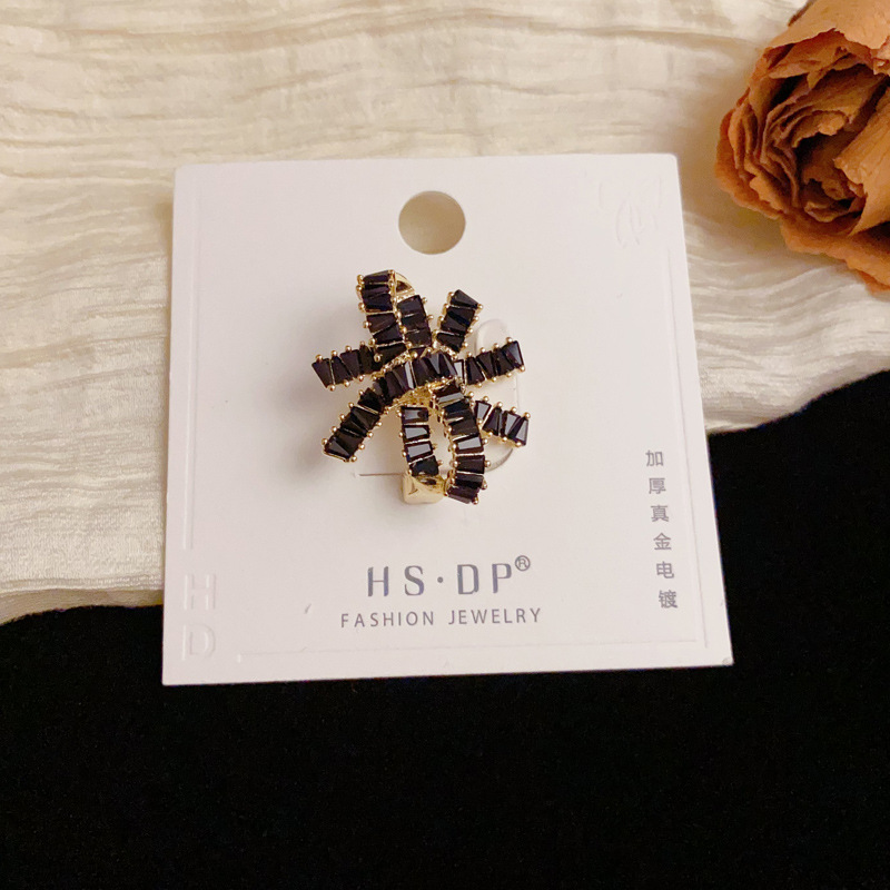 French-style micro-inlaid zircon multi-layer bow brooch, personalized, simple and retro, anti-exposure suit dress corsage wholesale